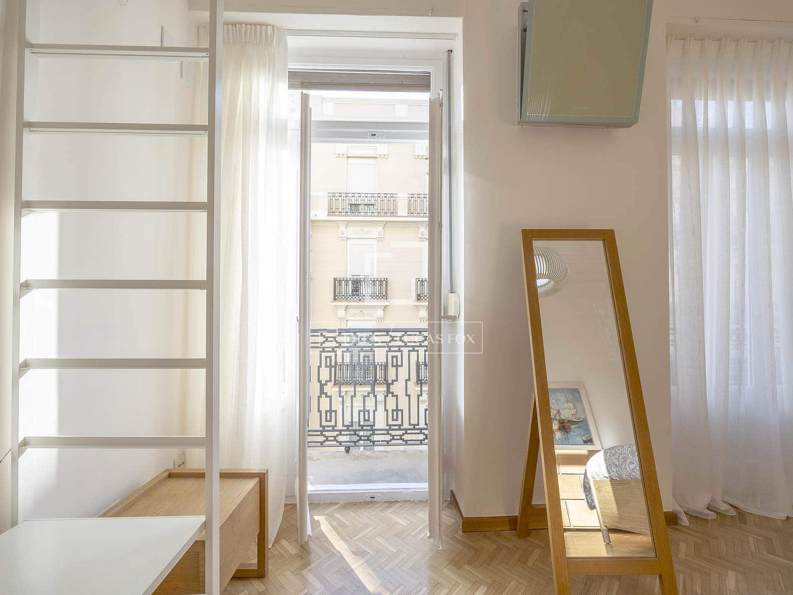Apartamento de 3 habitaciones en València ciudad en alquiler - 2.600 € (Ref: 9489760)