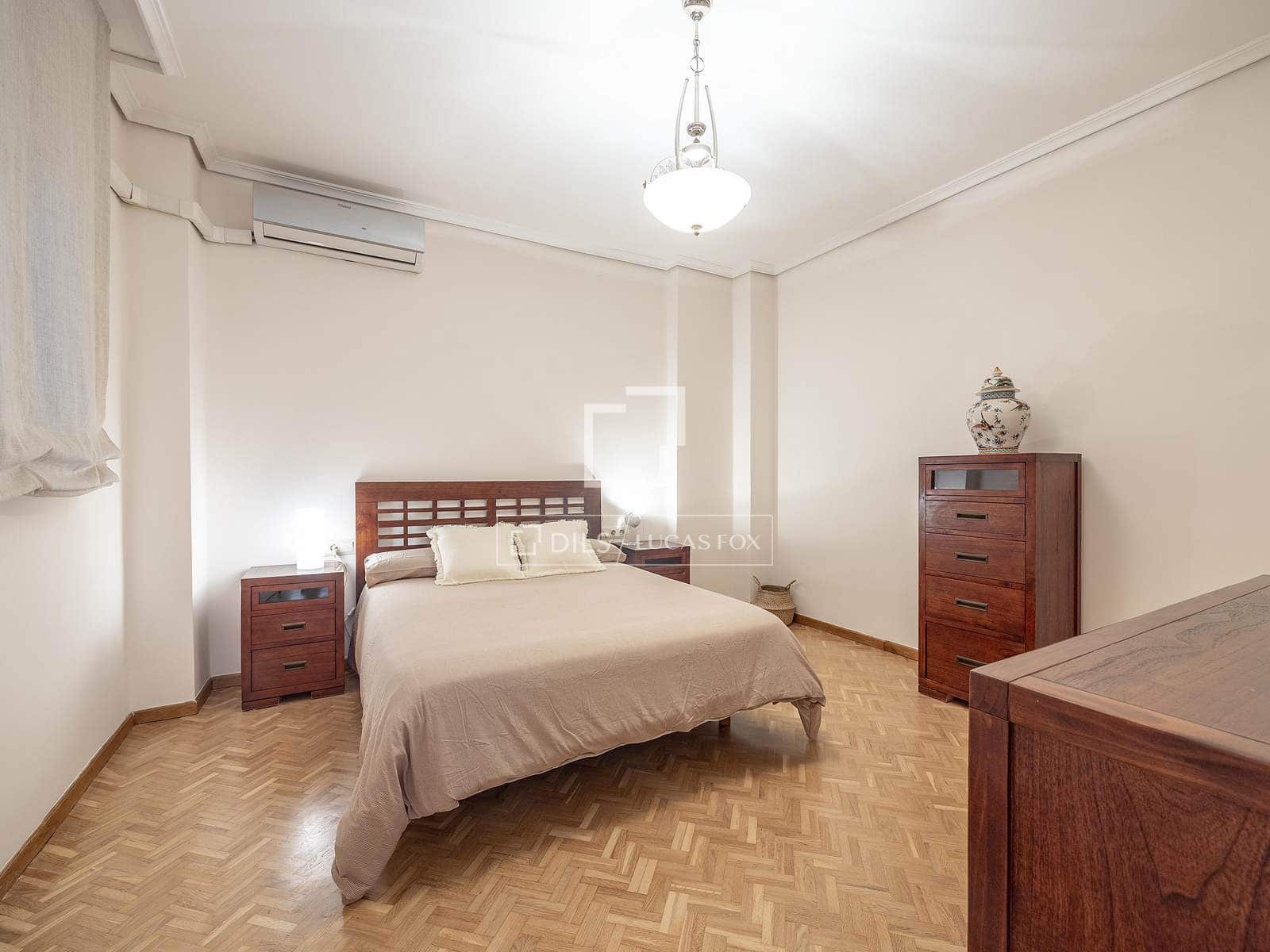 Apartamento de 3 habitaciones en València ciudad en alquiler - 2.600 € (Ref: 9489760)