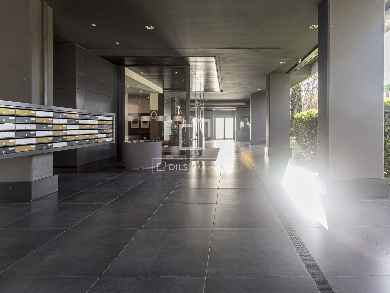 Apartamento de 2 habitaciones en Madrid ciudad en alquiler con piscina garaje - 2.300 € (Ref: 9489957)