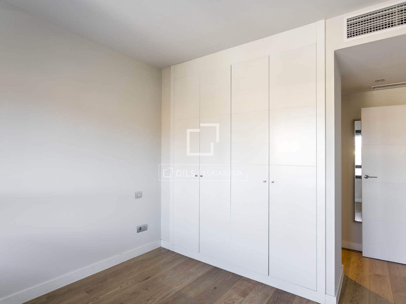 Apartamento de 2 habitaciones en Madrid ciudad en alquiler con piscina garaje - 2.300 € (Ref: 9489957)