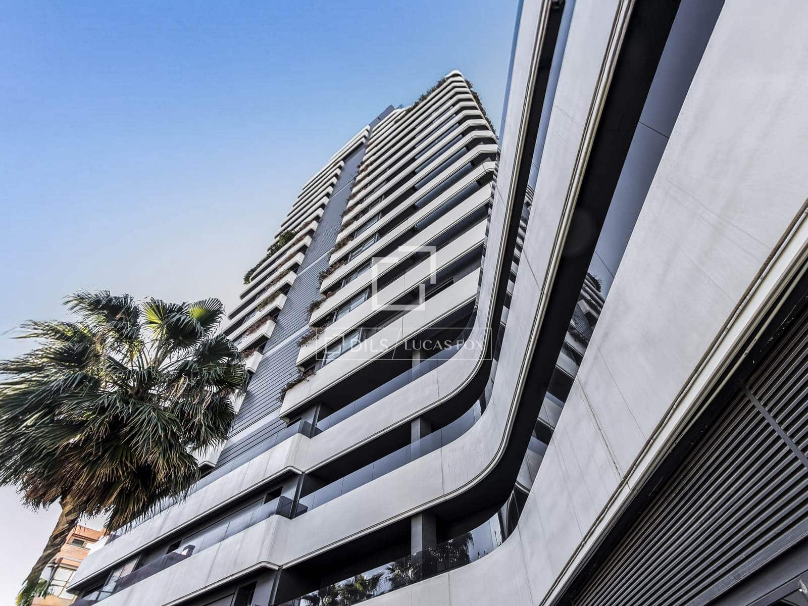 Apartamento de 2 habitaciones en Madrid ciudad en alquiler con piscina garaje - 2.300 € (Ref: 9489957)