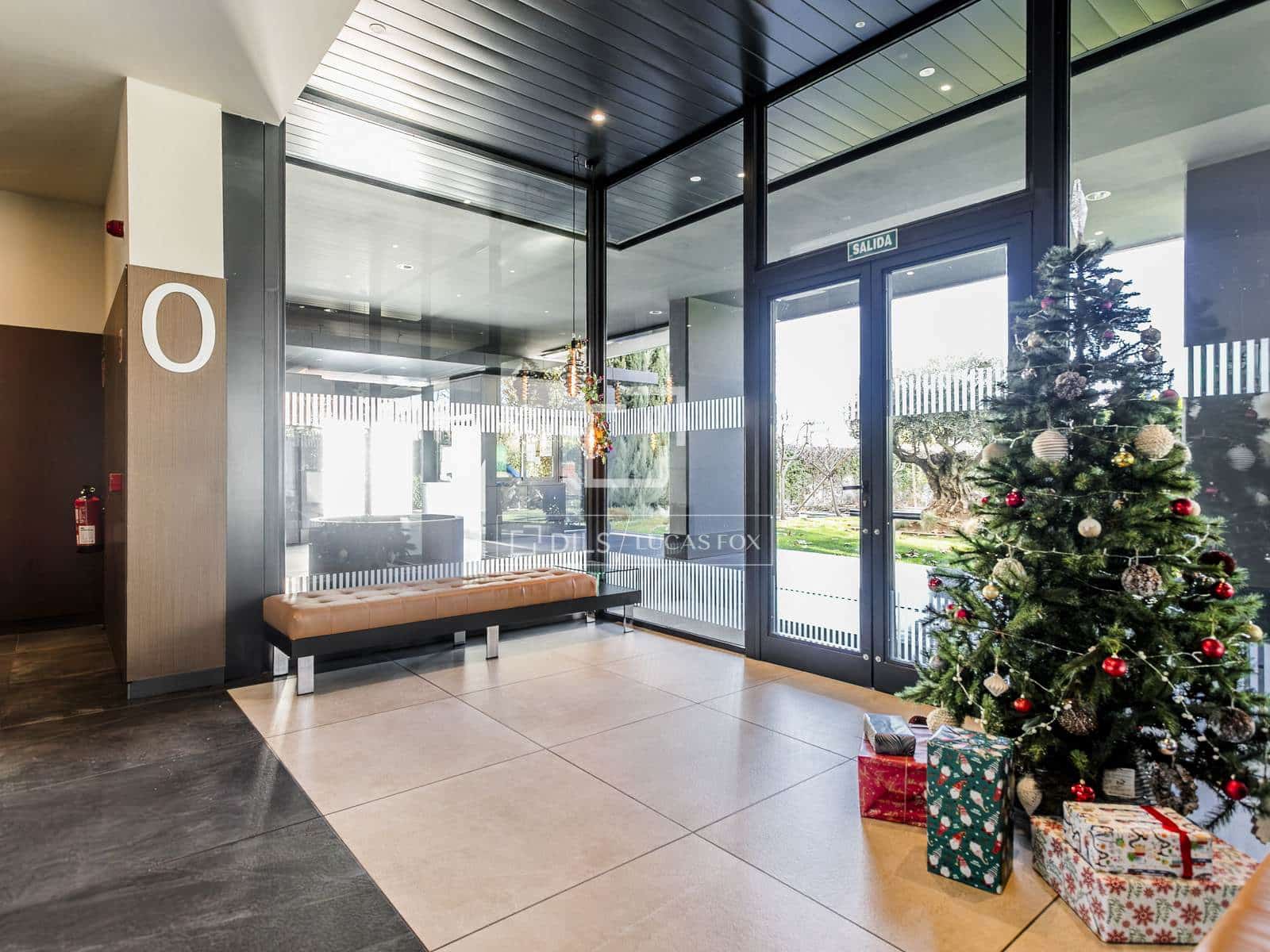 Apartamento de 2 habitaciones en Madrid ciudad en alquiler con piscina garaje - 2.300 € (Ref: 9489957)