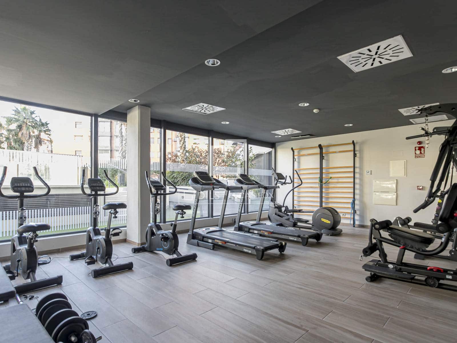 Apartamento de 2 habitaciones en Madrid ciudad en alquiler con piscina garaje - 2.300 € (Ref: 9489957)