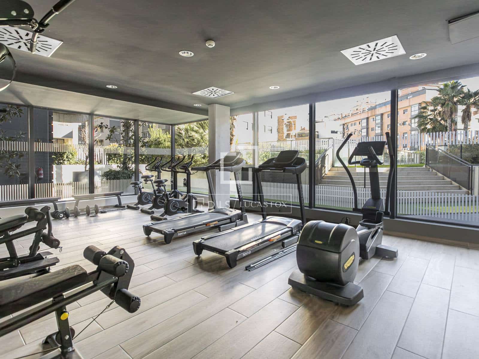 Apartamento de 2 habitaciones en Madrid ciudad en alquiler con piscina garaje - 2.300 € (Ref: 9489957)