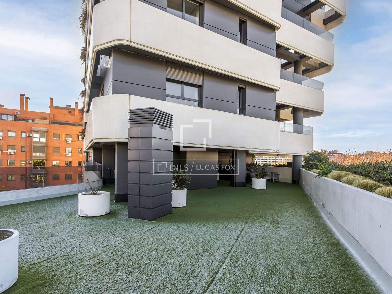 Apartamento de 2 habitaciones en Madrid ciudad en alquiler con piscina garaje - 2.300 € (Ref: 9489957)