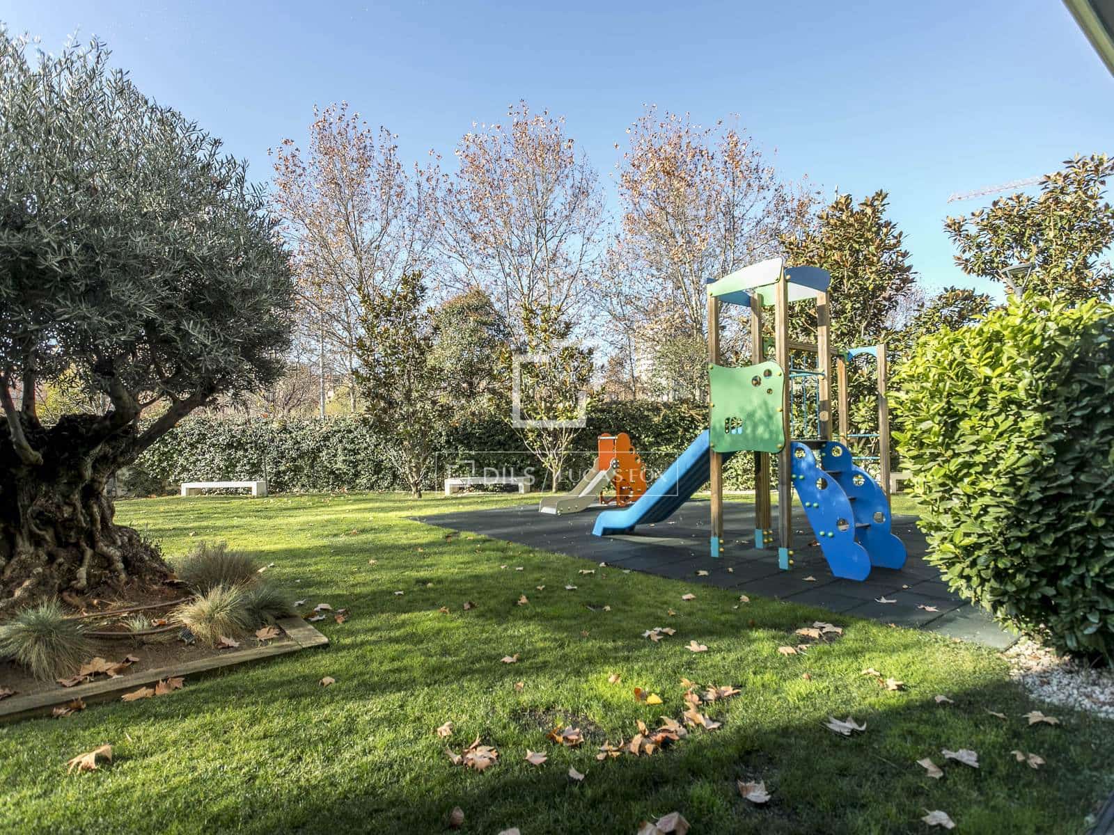 Apartamento de 2 habitaciones en Madrid ciudad en alquiler con piscina garaje - 2.300 € (Ref: 9489957)