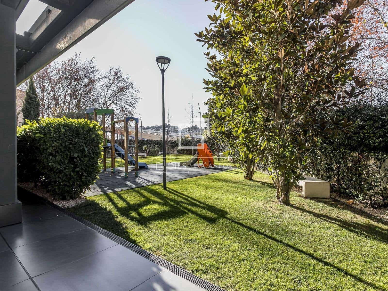 Apartamento de 2 habitaciones en Madrid ciudad en alquiler con piscina garaje - 2.300 € (Ref: 9489957)