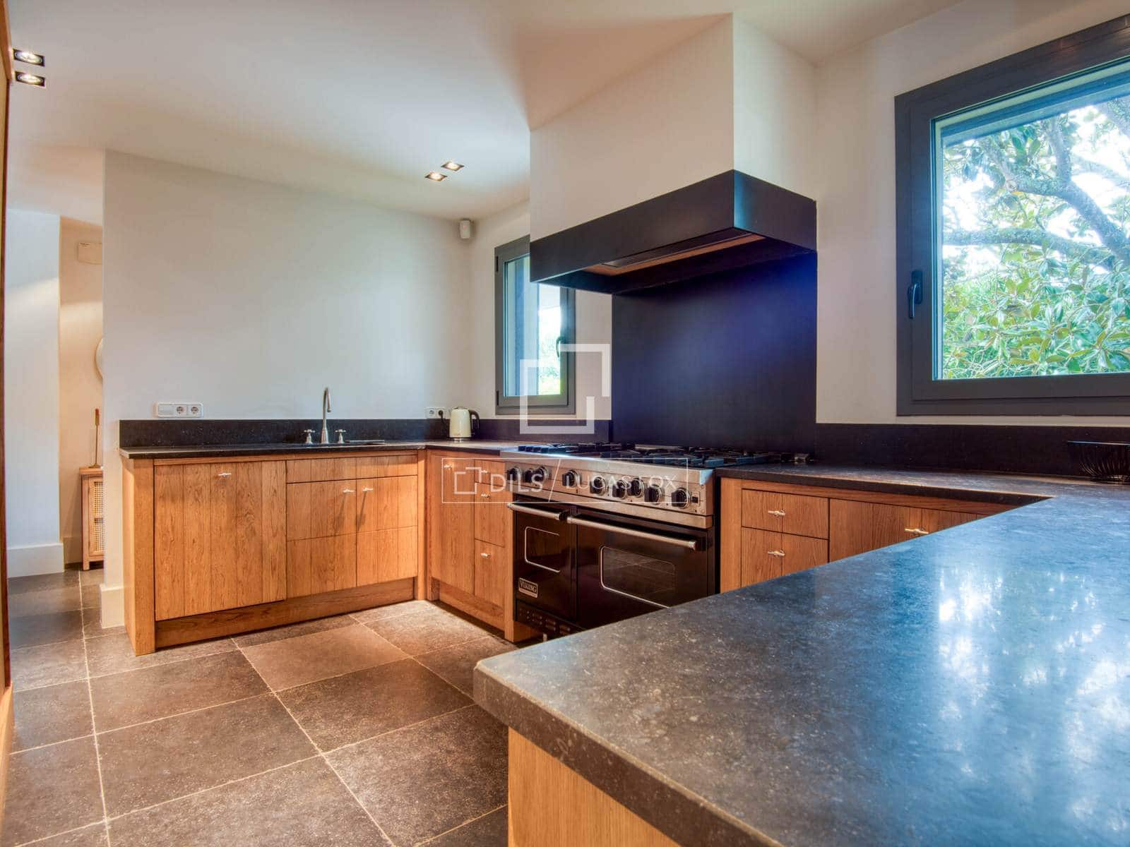 3 bedroom Villa for sale in Santa Cristina d'Aro with pool garage - € 995,000 (Ref: 9490069)