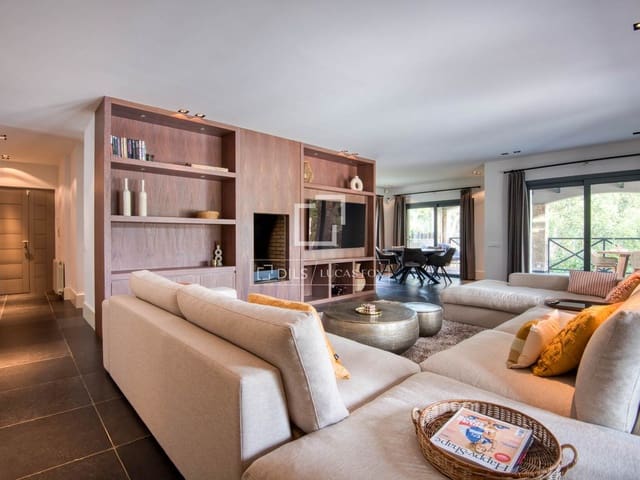 3 Zimmer Villa zu verkaufen in Santa Cristina d'Aro mit Pool Garage - 995.000 € (Ref: 9490069)