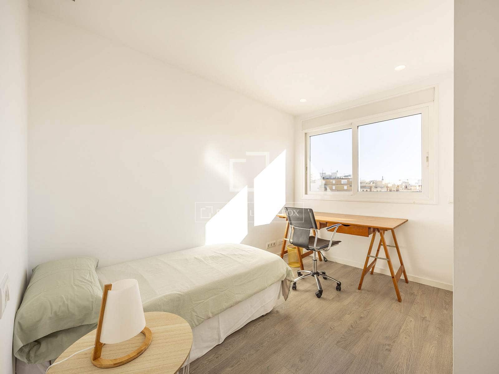 3 bedroom Apartment for rent in Valencia city with garage - € 3,100 (Ref: 9492741)