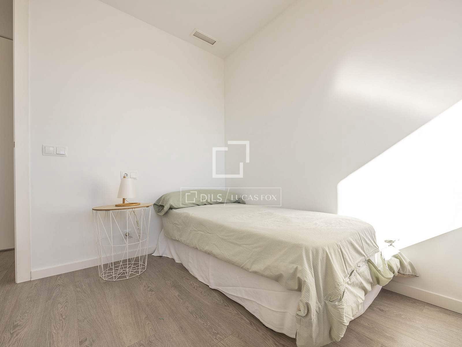 3 bedroom Apartment for rent in Valencia city with garage - € 3,100 (Ref: 9492741)