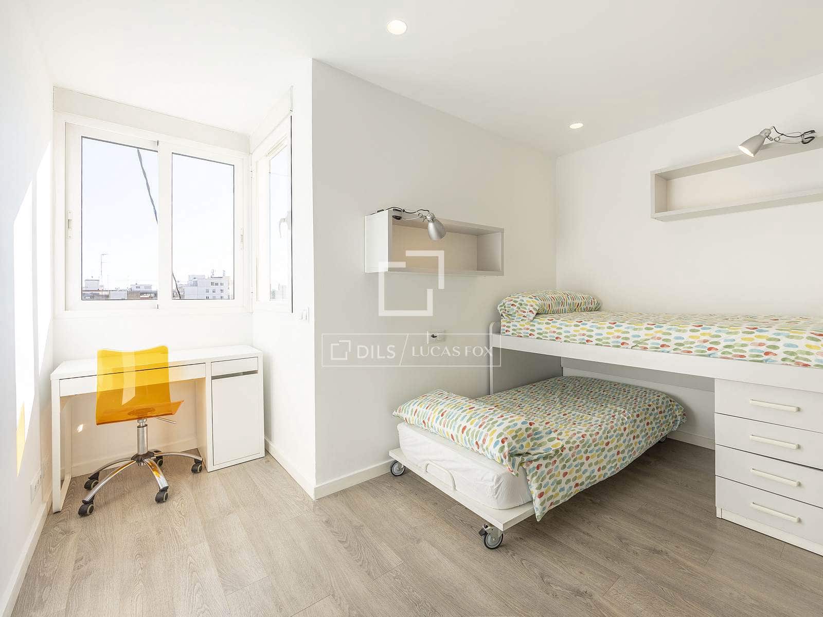 3 bedroom Apartment for rent in Valencia city with garage - € 3,100 (Ref: 9492741)