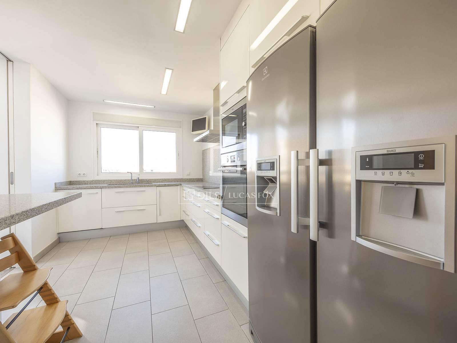 3 bedroom Apartment for rent in Valencia city with garage - € 3,100 (Ref: 9492741)