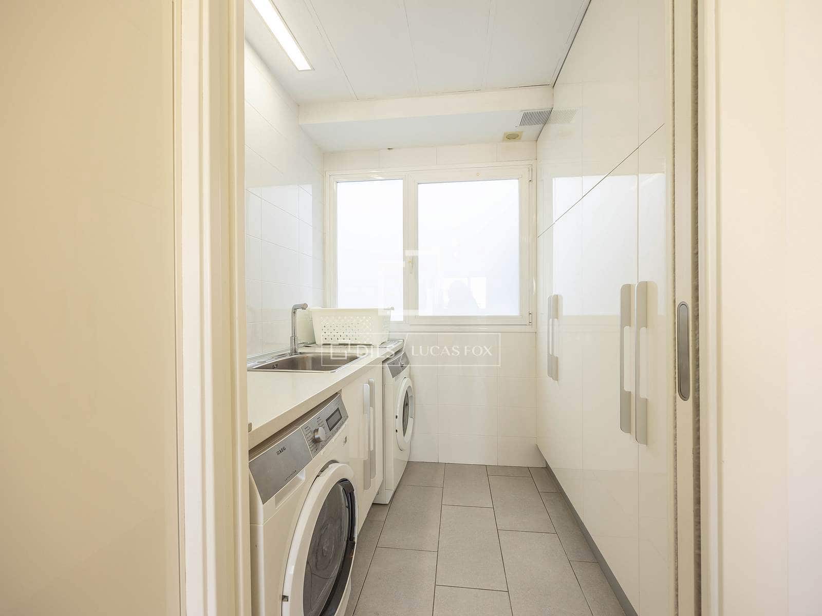 3 bedroom Apartment for rent in Valencia city with garage - € 3,100 (Ref: 9492741)