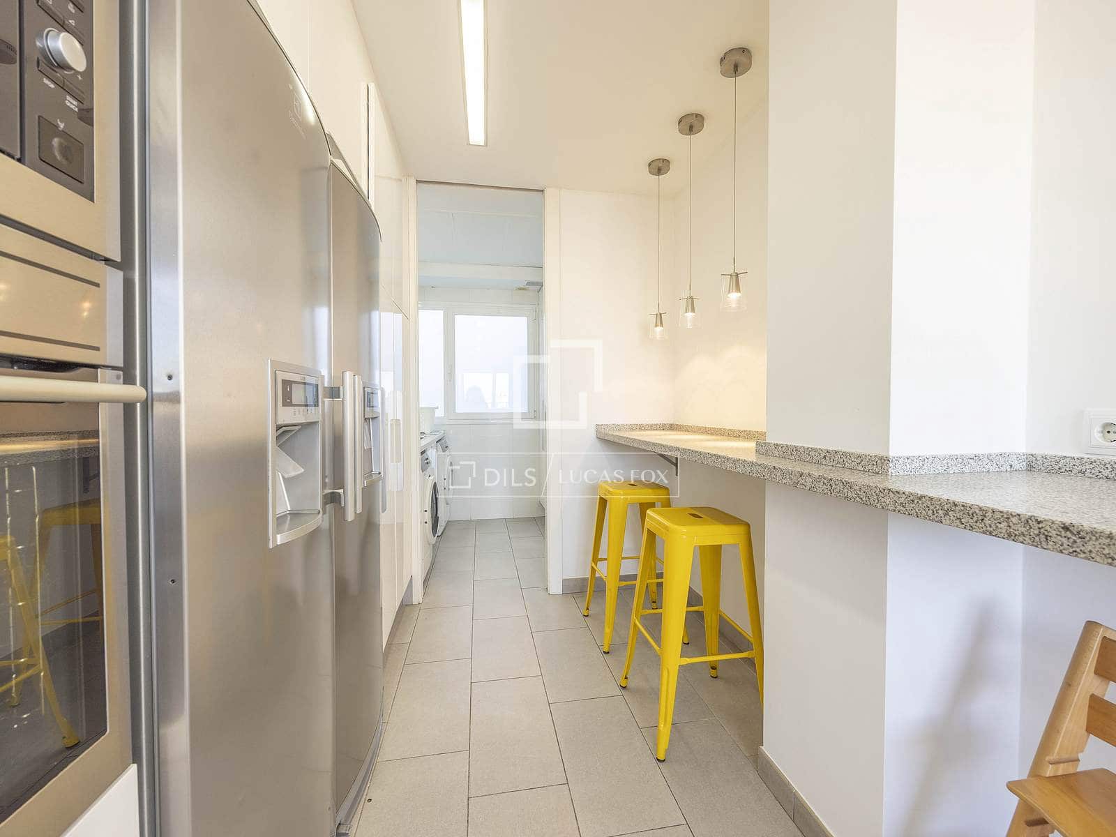 3 bedroom Apartment for rent in Valencia city with garage - € 3,100 (Ref: 9492741)