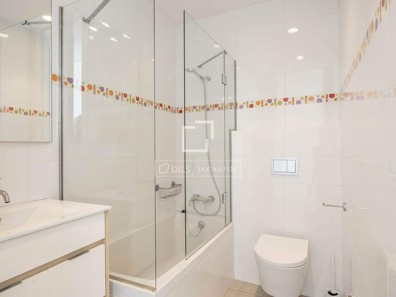 3 bedroom Apartment for rent in Valencia city with garage - € 3,100 (Ref: 9492741)