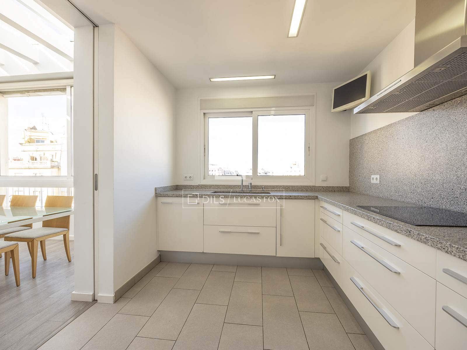 3 bedroom Apartment for rent in Valencia city with garage - € 3,100 (Ref: 9492741)