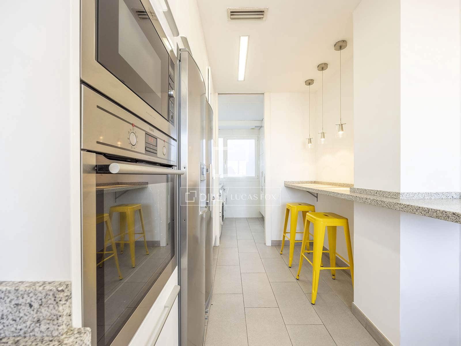 3 bedroom Apartment for rent in Valencia city with garage - € 3,100 (Ref: 9492741)