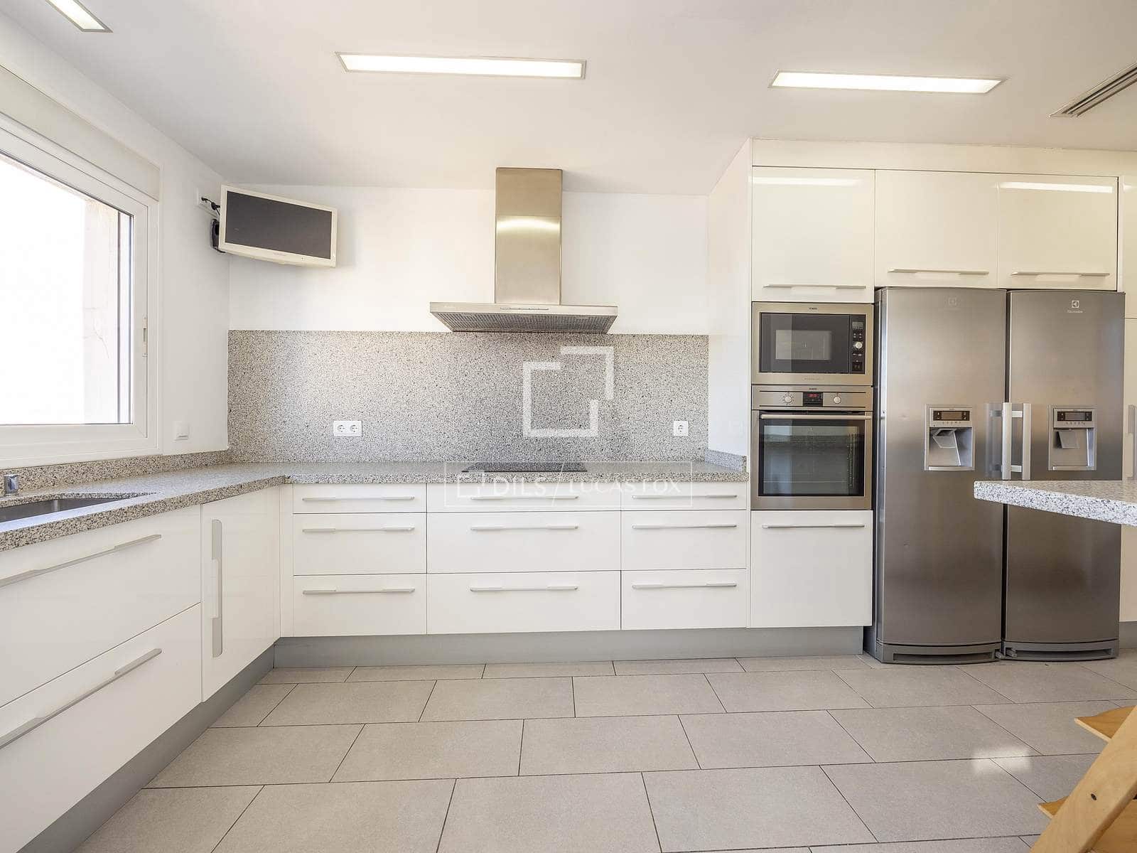 3 bedroom Apartment for rent in Valencia city with garage - € 3,100 (Ref: 9492741)