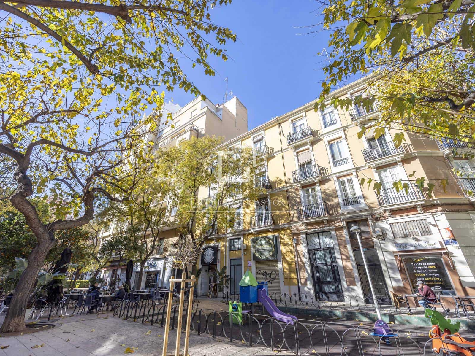 3 bedroom Apartment for rent in Valencia city with garage - € 3,100 (Ref: 9492741)