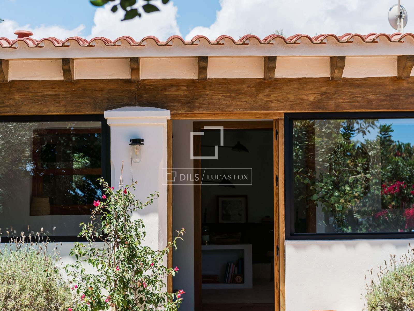 5 bedroom Villa for sale in San Jose / Sant Josep de Sa Talaia with pool garage - € 2,350,000 (Ref: 9495139)