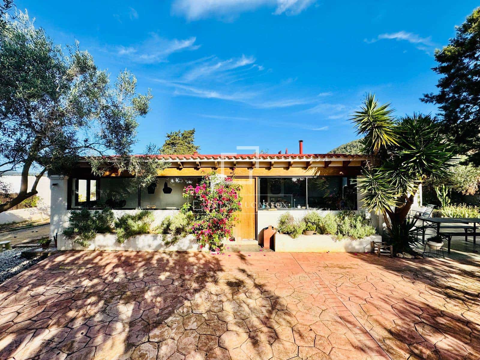 5 bedroom Villa for sale in San Jose / Sant Josep de Sa Talaia with pool garage - € 2,350,000 (Ref: 9495139)