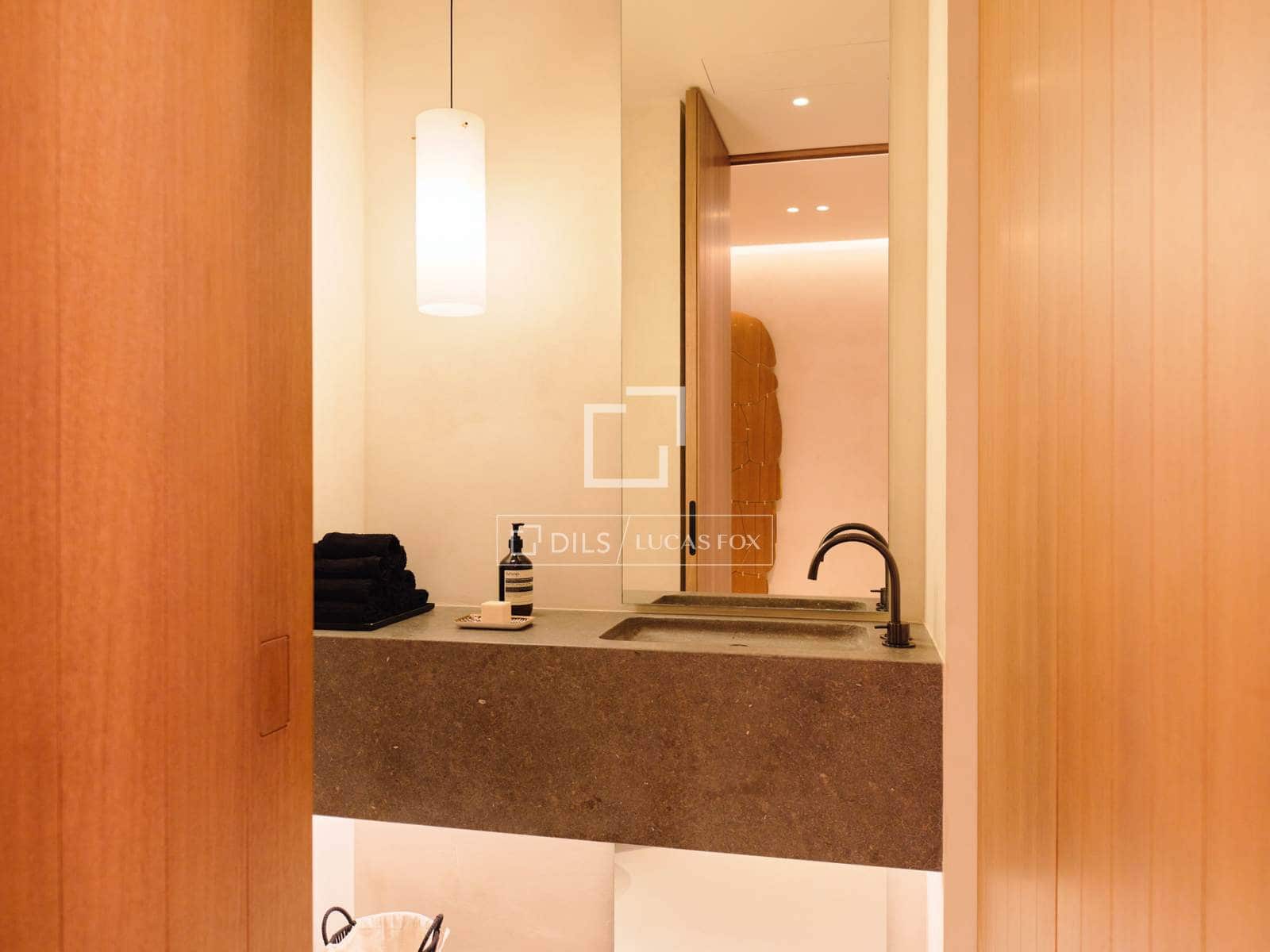 1 bedroom Apartment for sale in Barcelona city - € 2,200,000 (Ref: 9496457)