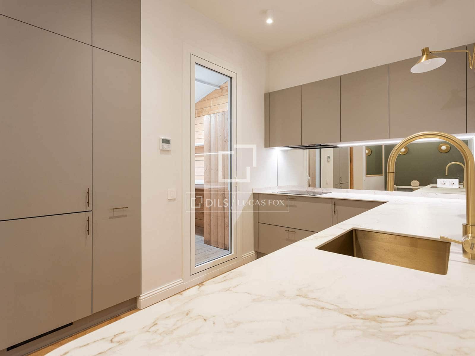 3 bedroom Apartment for sale in Barcelona city - € 1,245,000 (Ref: 9496556)