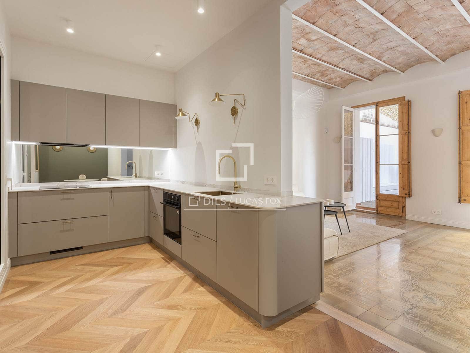 3 bedroom Apartment for sale in Barcelona city - € 1,245,000 (Ref: 9496556)