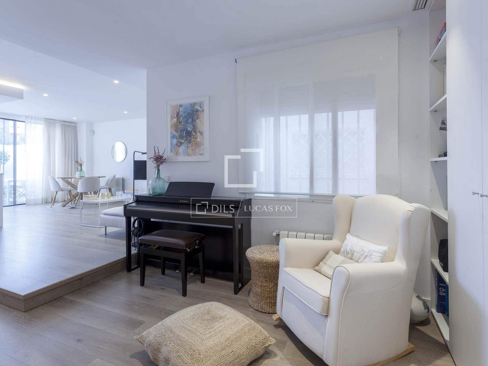 2 bedroom Penthouse for rent in Valencia city with garage - € 3,300 (Ref: 9496558)