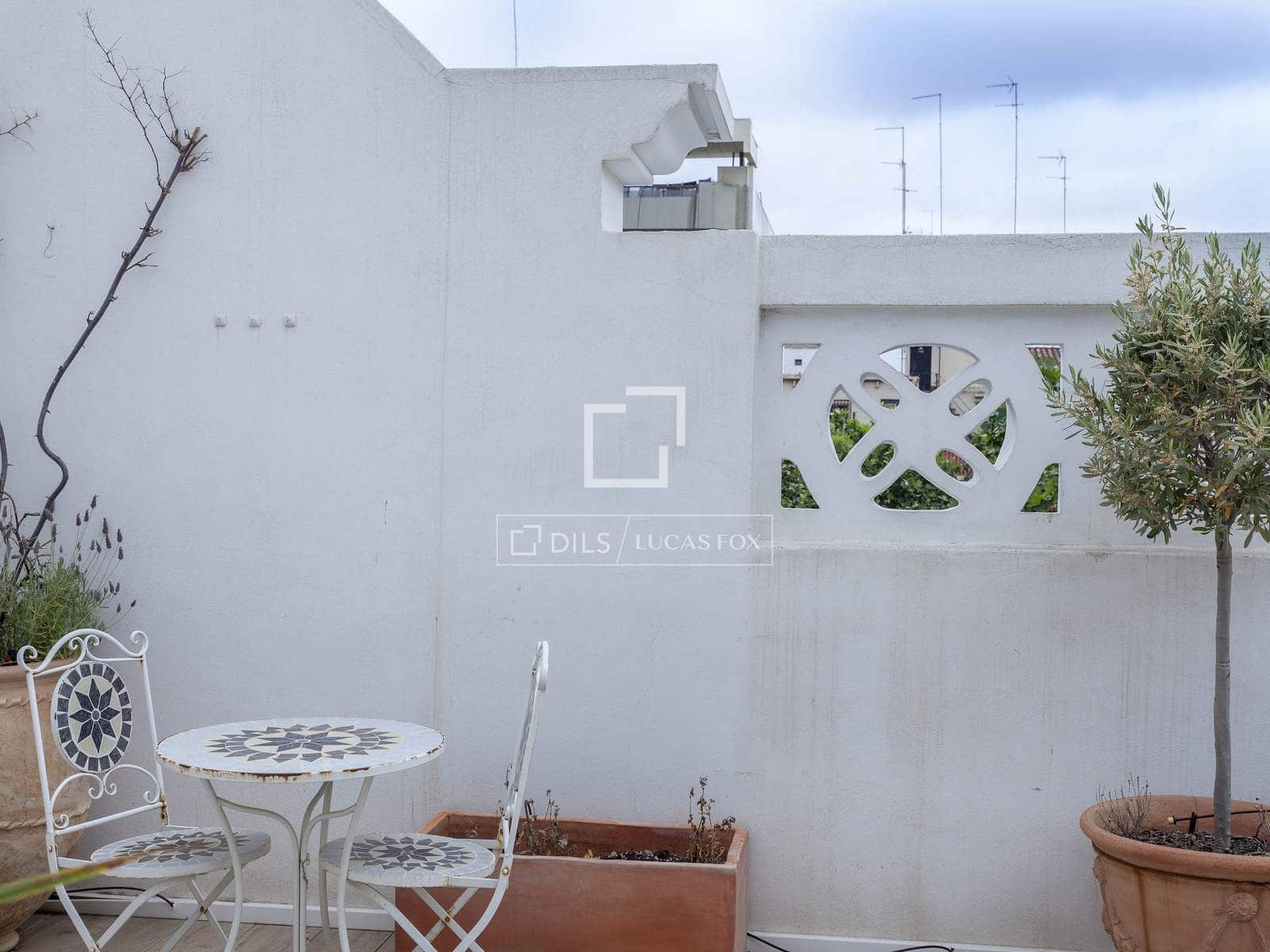 2 bedroom Penthouse for rent in Valencia city with garage - € 3,300 (Ref: 9496558)