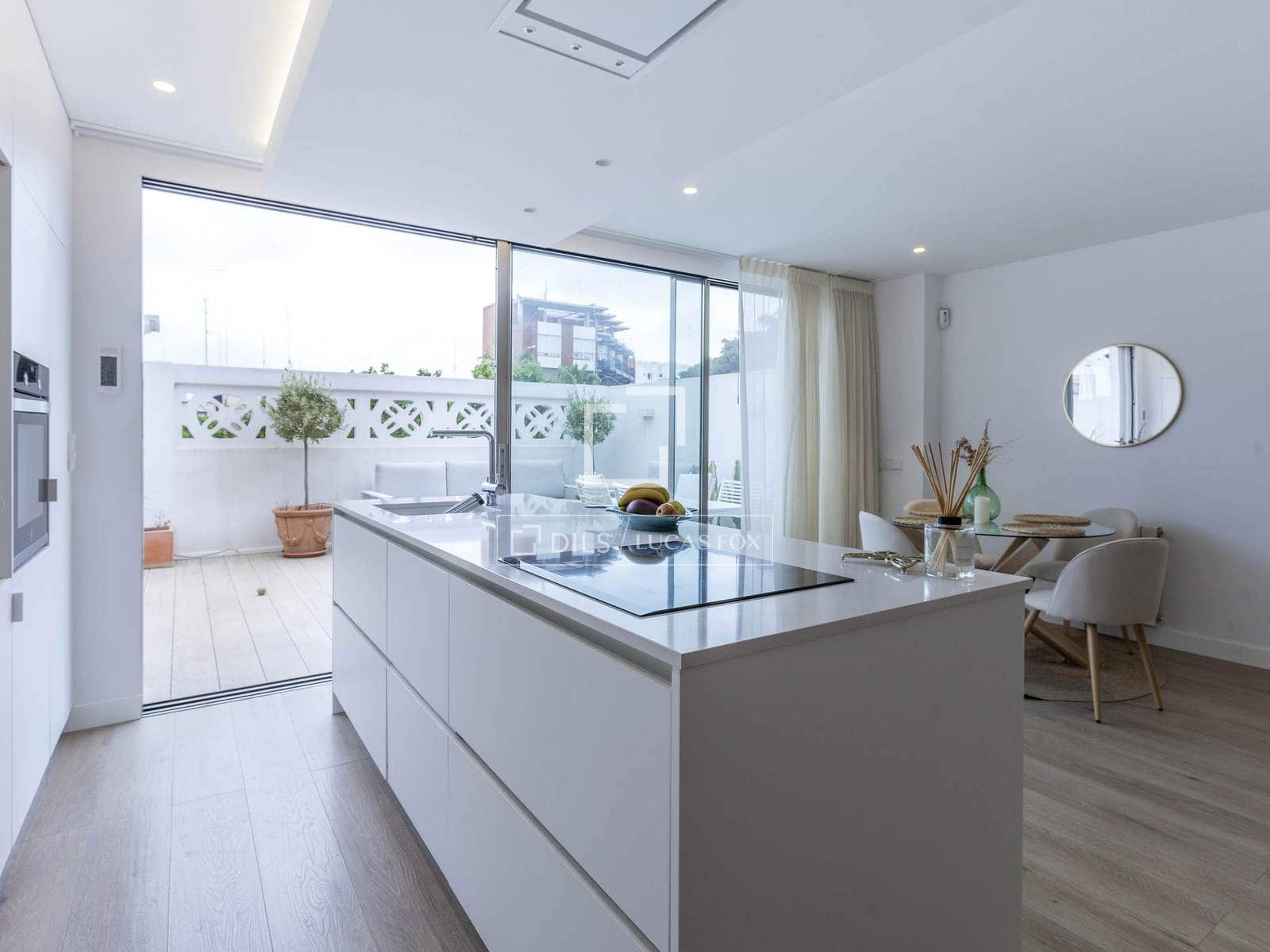 2 bedroom Penthouse for rent in Valencia city with garage - € 3,300 (Ref: 9496558)