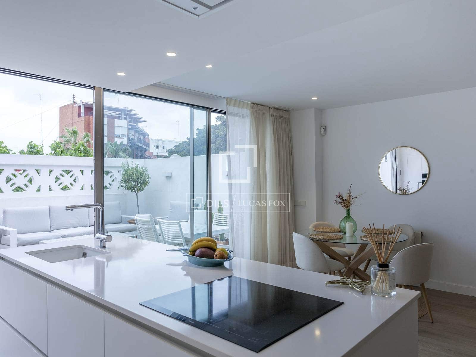 2 bedroom Penthouse for rent in Valencia city with garage - € 3,300 (Ref: 9496558)