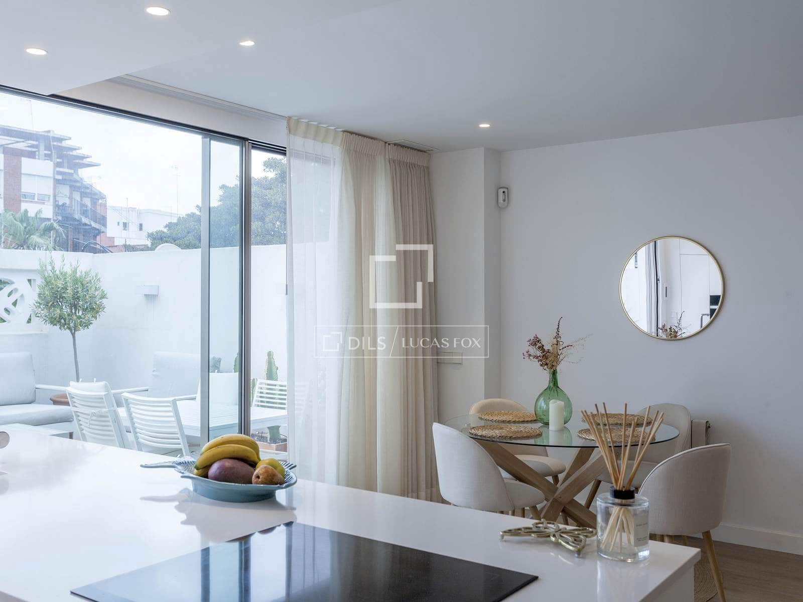2 bedroom Penthouse for rent in Valencia city with garage - € 3,300 (Ref: 9496558)