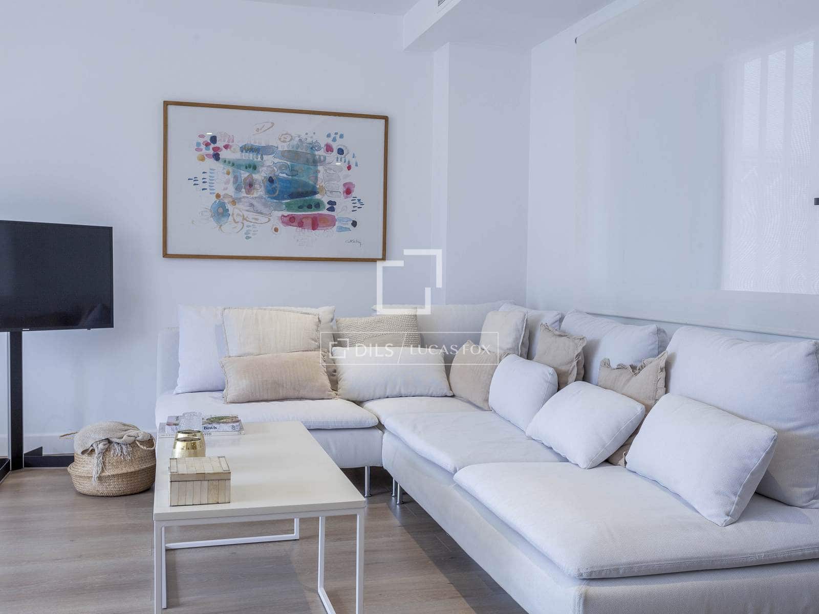 2 bedroom Penthouse for rent in Valencia city with garage - € 3,300 (Ref: 9496558)