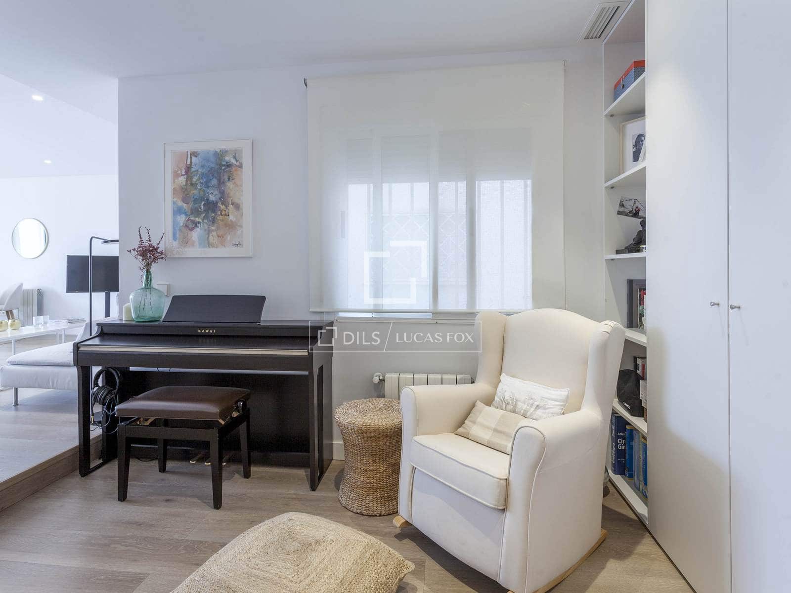 2 bedroom Penthouse for rent in Valencia city with garage - € 3,300 (Ref: 9496558)