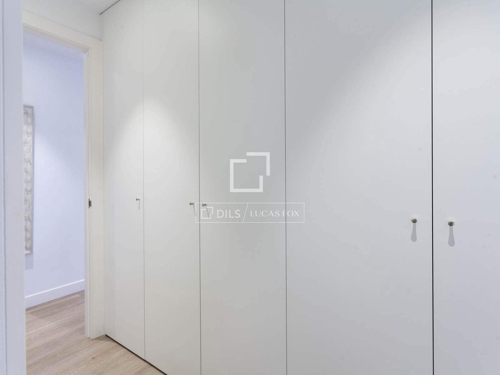 2 bedroom Penthouse for rent in Valencia city with garage - € 3,300 (Ref: 9496558)