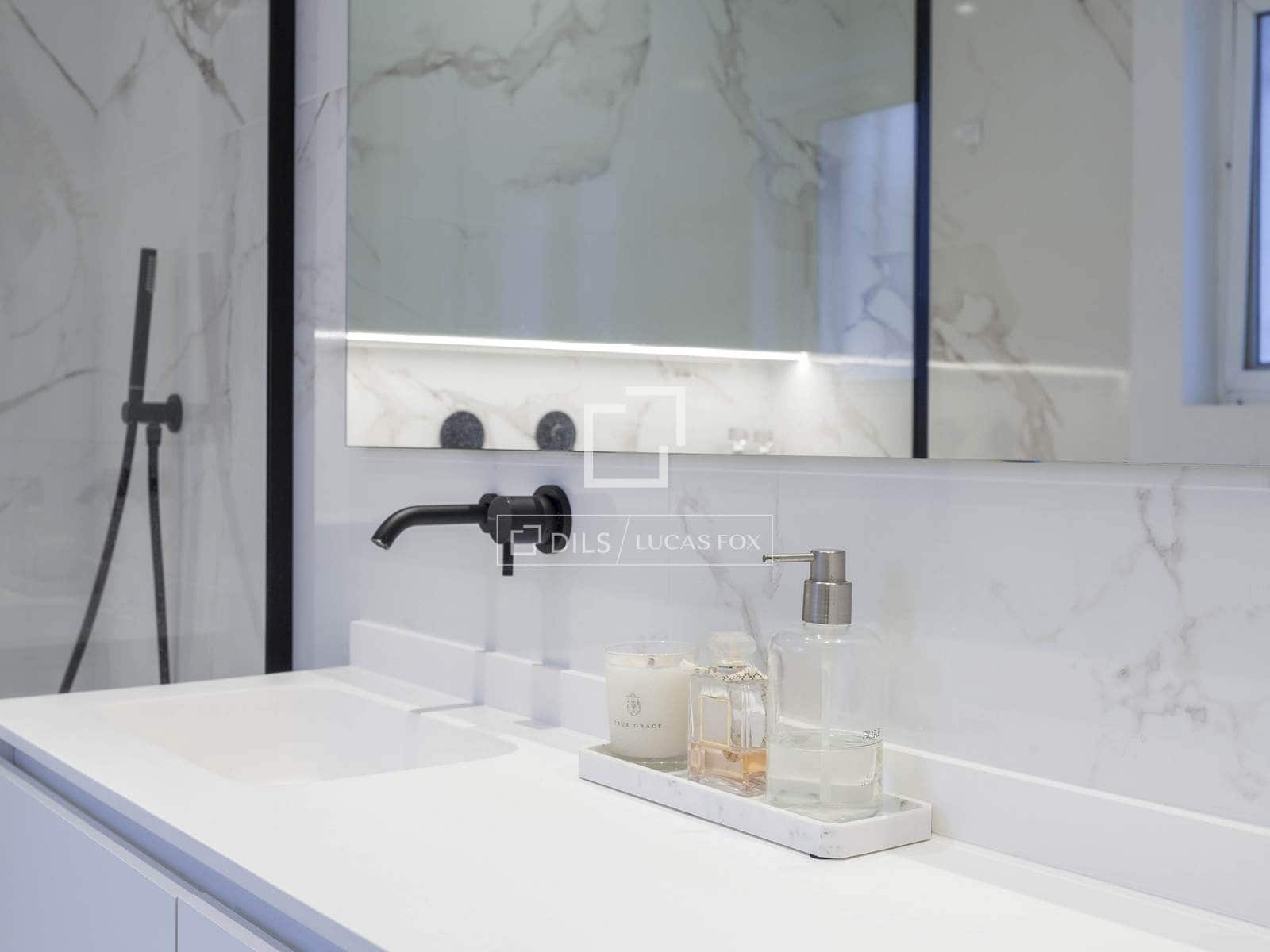 2 bedroom Penthouse for rent in Valencia city with garage - € 3,300 (Ref: 9496558)