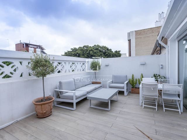 2 bedroom Penthouse for rent in Valencia city with garage - € 3,300 (Ref: 9496558)