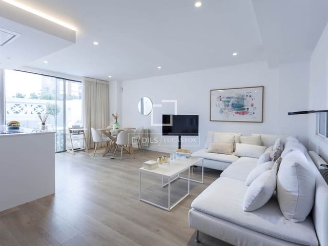 2 bedroom Penthouse for rent in Valencia city with garage - € 3,300 (Ref: 9496558)