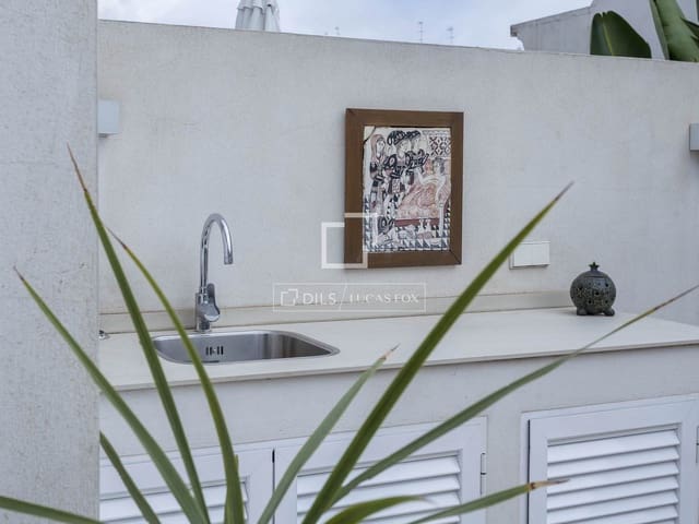 2 bedroom Penthouse for rent in Valencia city with garage - € 3,300 (Ref: 9496558)
