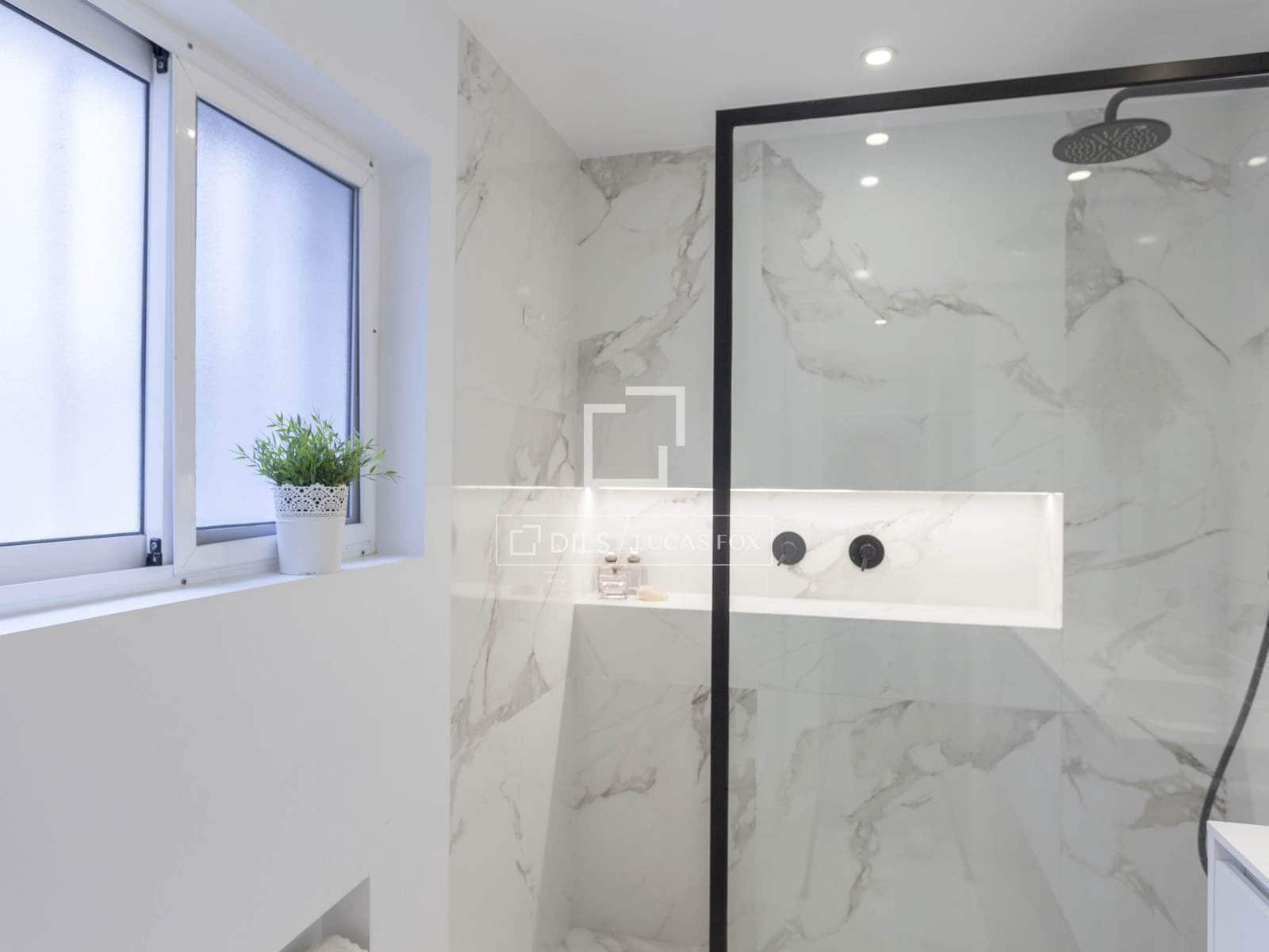 2 bedroom Penthouse for rent in Valencia city with garage - € 3,300 (Ref: 9496558)