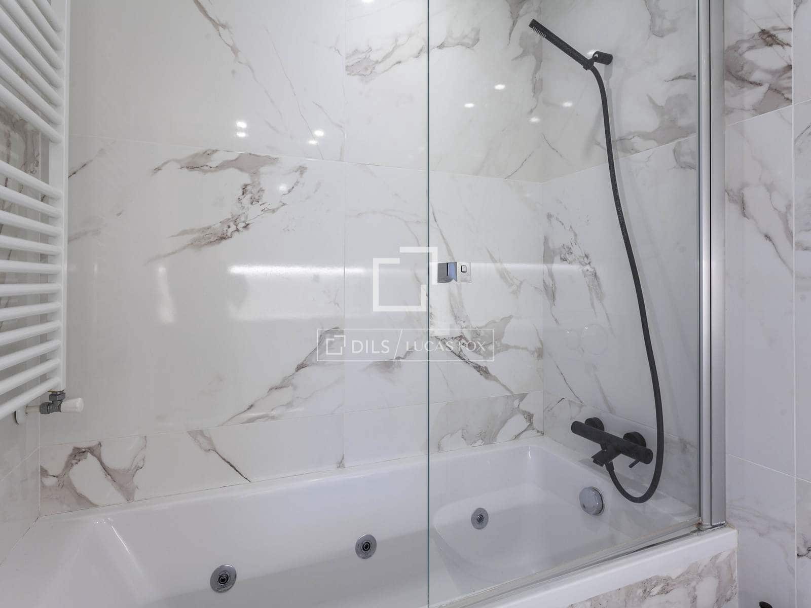 2 bedroom Penthouse for rent in Valencia city with garage - € 3,300 (Ref: 9496558)