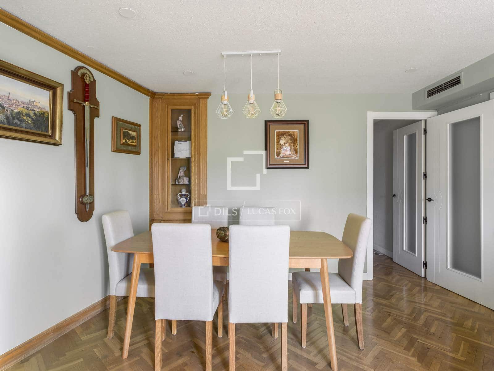 2 soveværelse Penthouse til salg i Madrid by med garage - € 790.000 (Ref: 9500019)