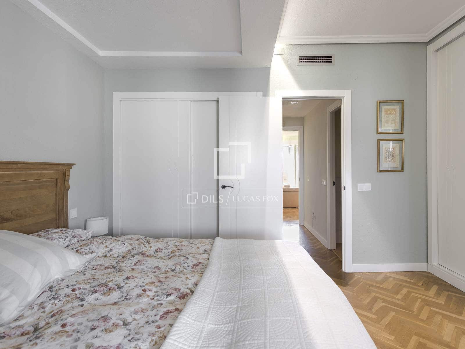 2 soveværelse Penthouse til salg i Madrid by med garage - € 790.000 (Ref: 9500019)