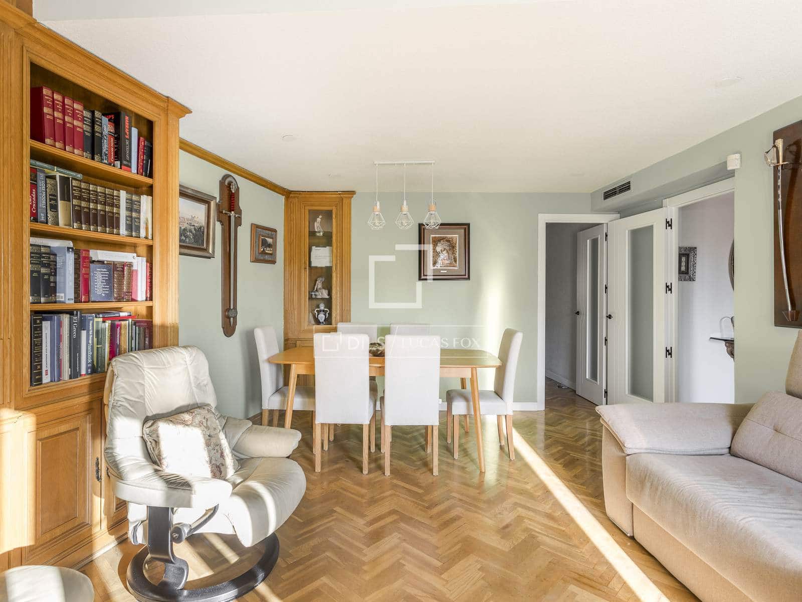 2 soveværelse Penthouse til salg i Madrid by med garage - € 790.000 (Ref: 9500019)