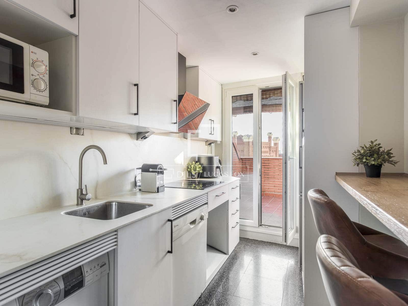 2 soveværelse Penthouse til salg i Madrid by med garage - € 790.000 (Ref: 9500019)