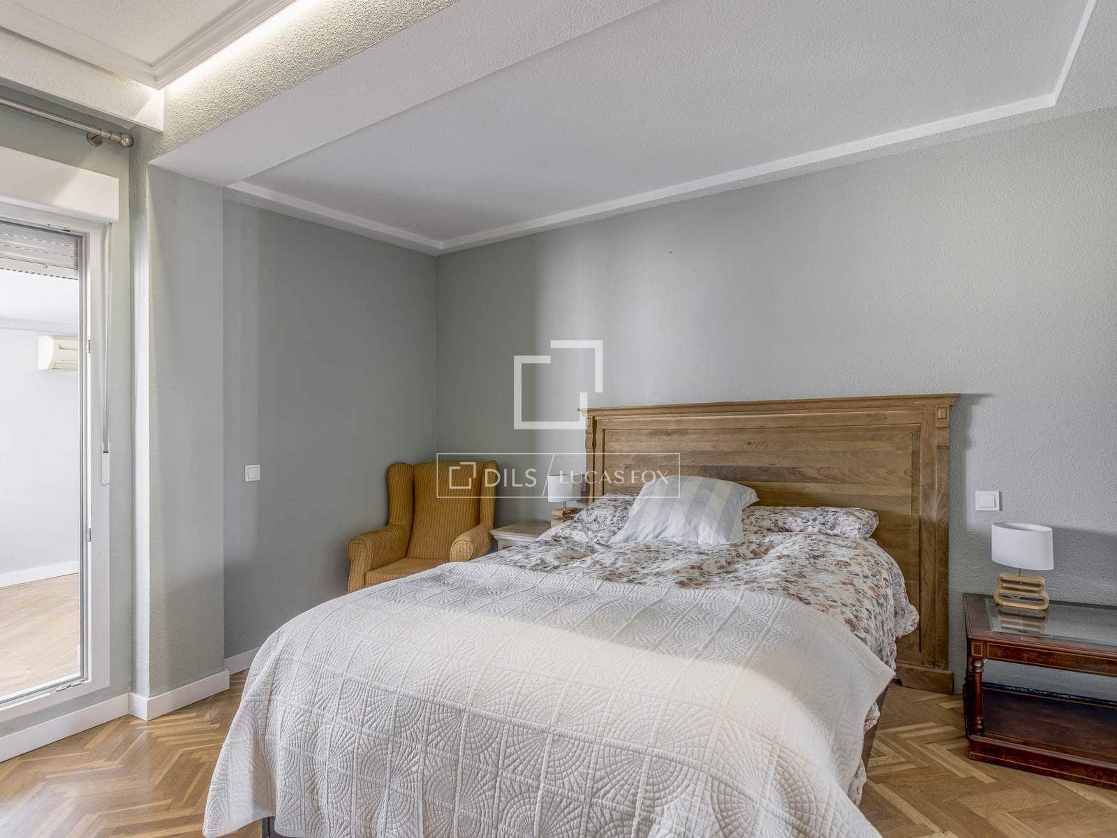 2 soveværelse Penthouse til salg i Madrid by med garage - € 790.000 (Ref: 9500019)