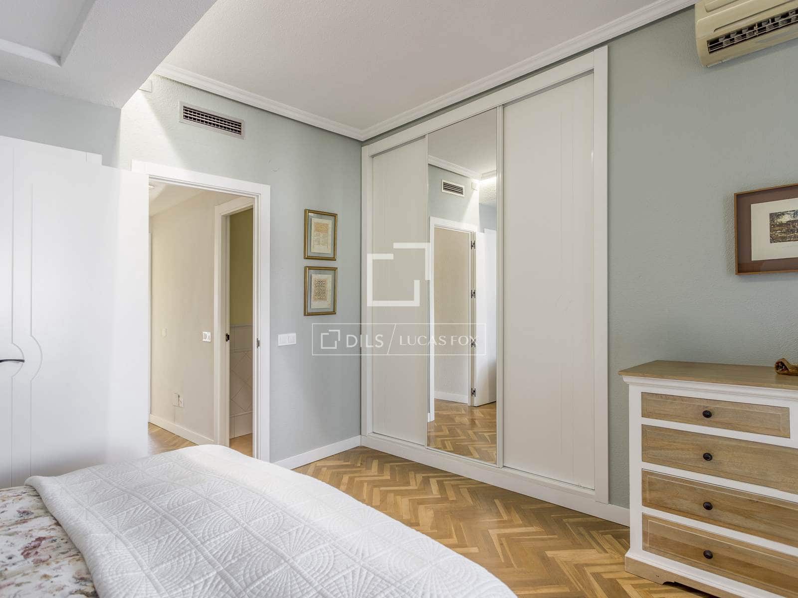 2 soveværelse Penthouse til salg i Madrid by med garage - € 790.000 (Ref: 9500019)