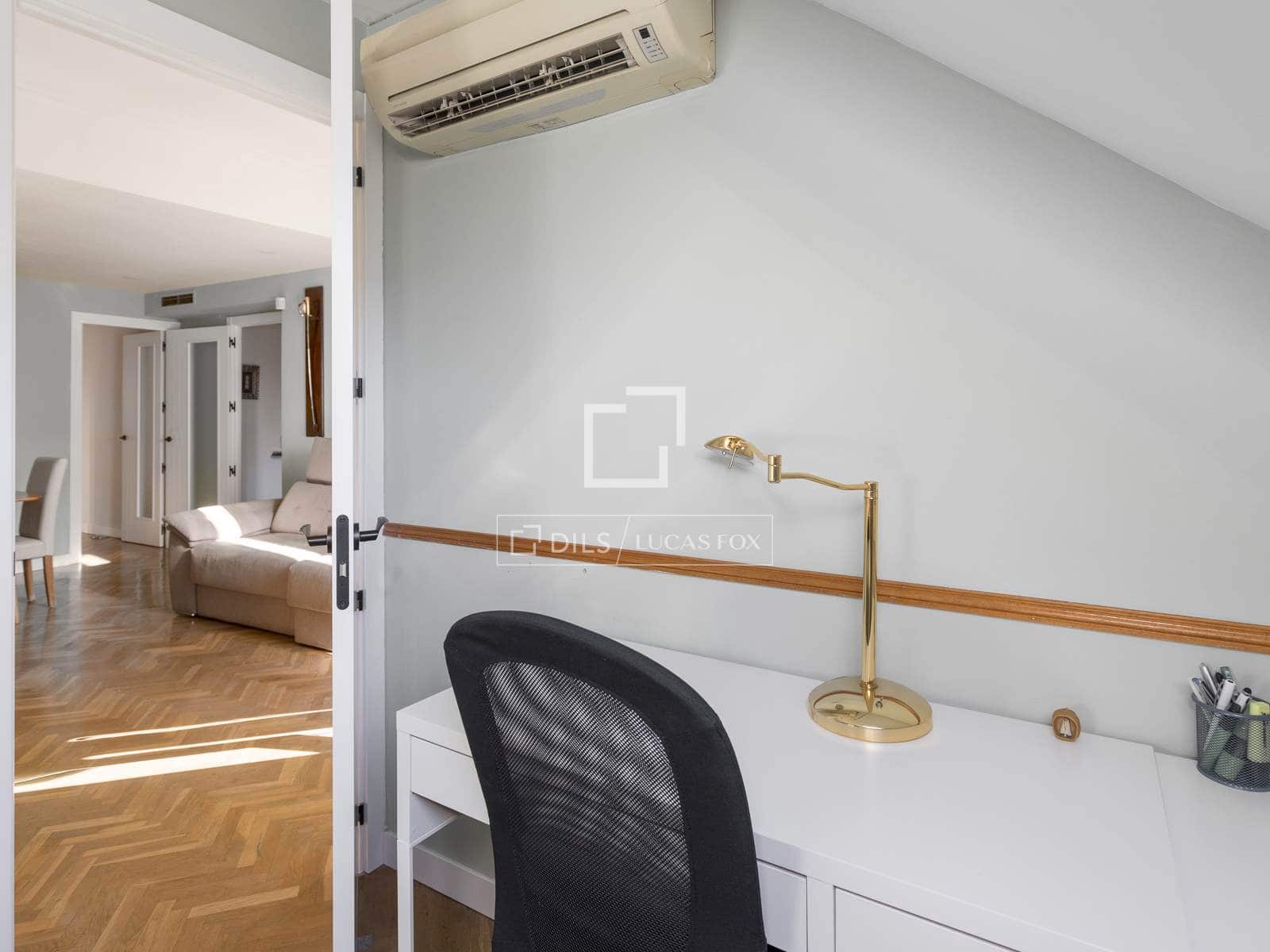 2 soveværelse Penthouse til salg i Madrid by med garage - € 790.000 (Ref: 9500019)
